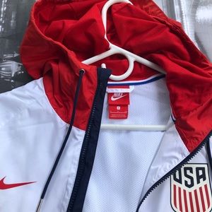 NIKE MENS SOCCER WINDBREAKER
